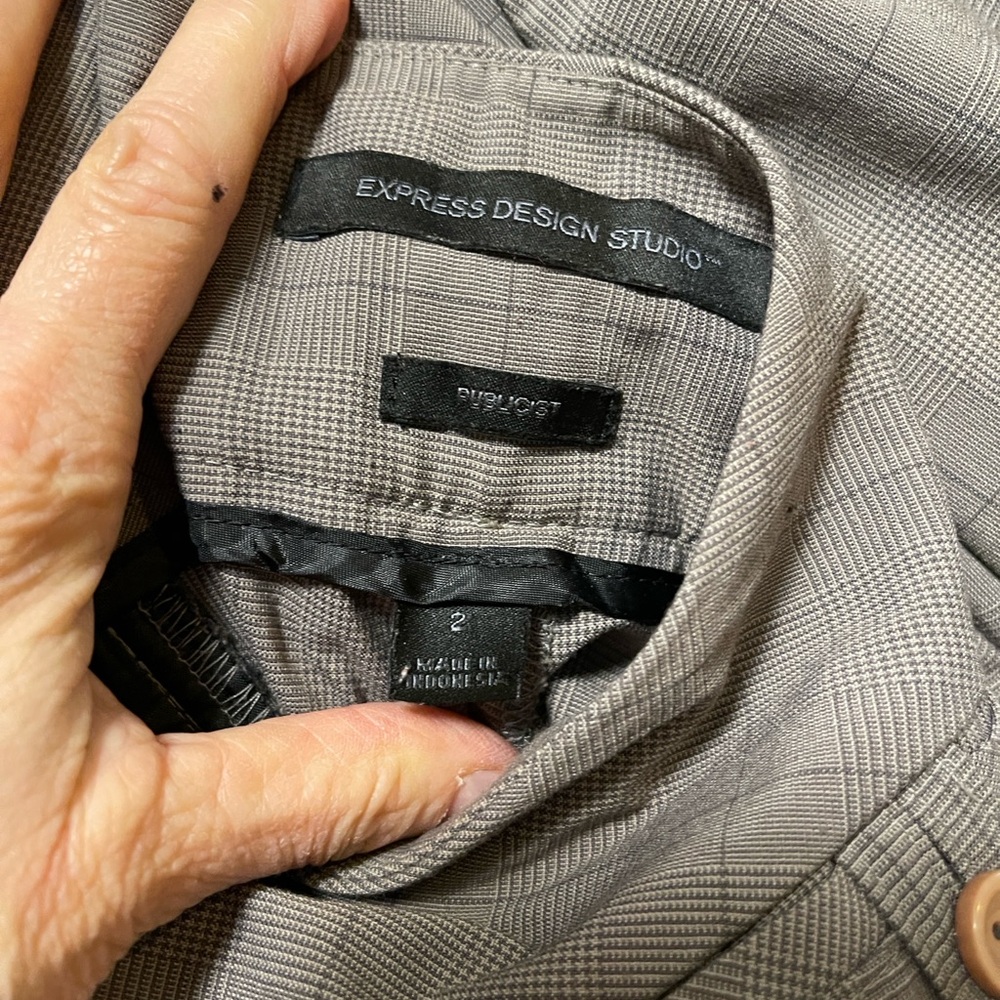 Express Suit - Picture 2 of 7